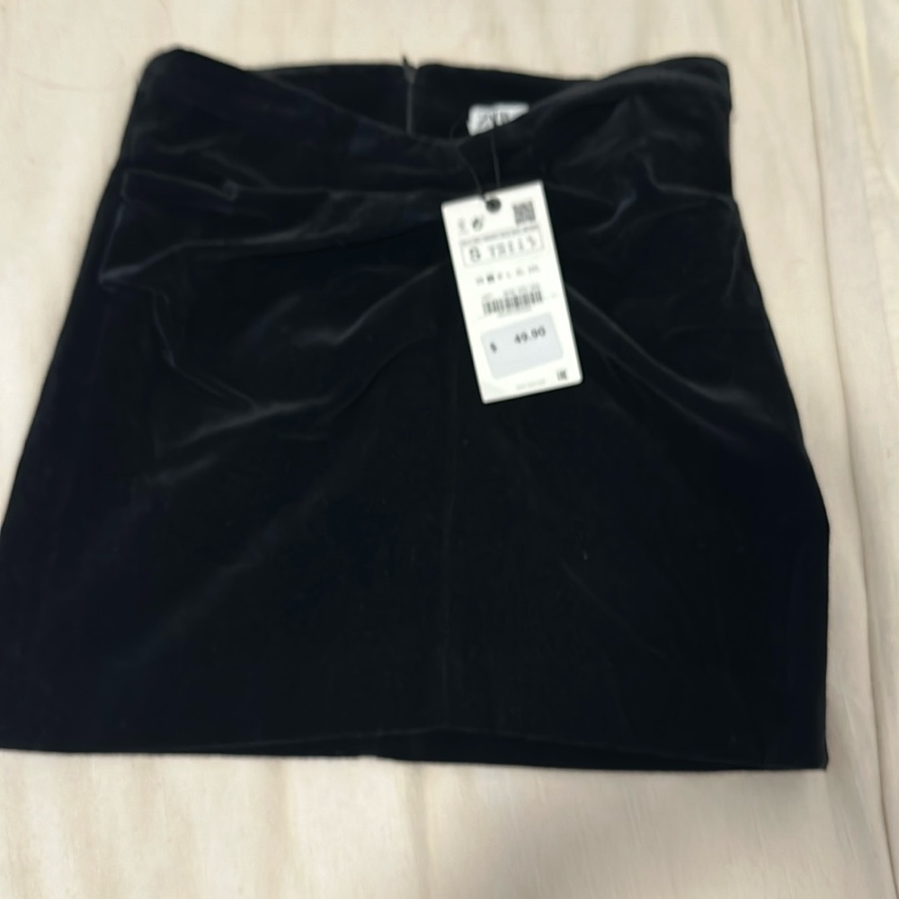 Zara size small velvet never worn mini skirt
